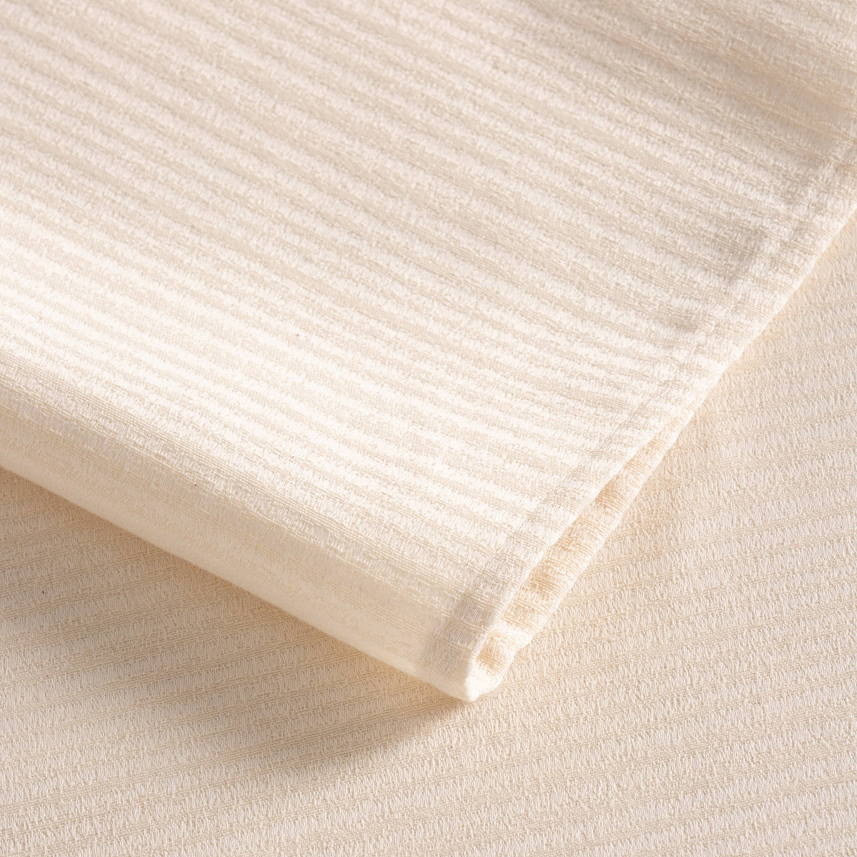Anelo Jacquard Woven Stain Resistant Tablecloth